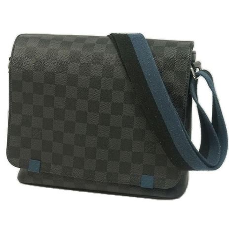 aus was für material sind louis vuitton taschen|Louis Vuitton taschen herren.